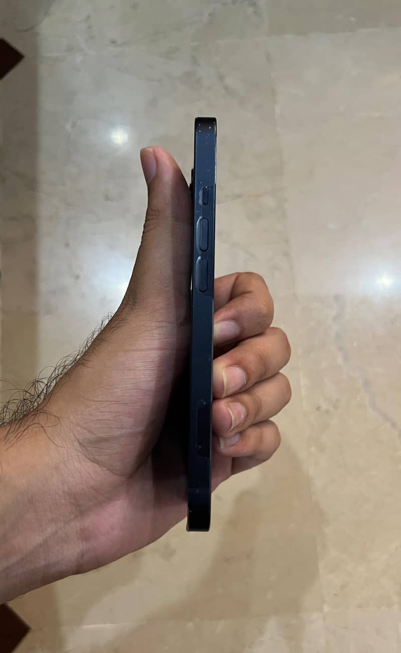 Apple iPhone 13 2