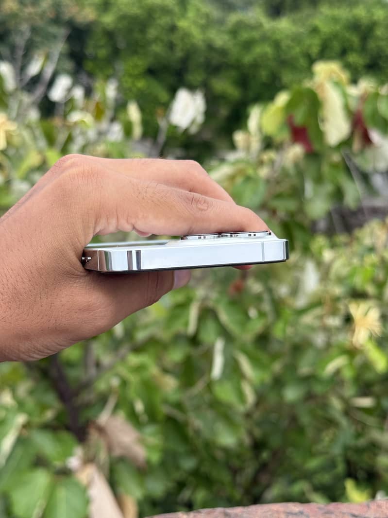 Apple iPhone 13 Pro 3