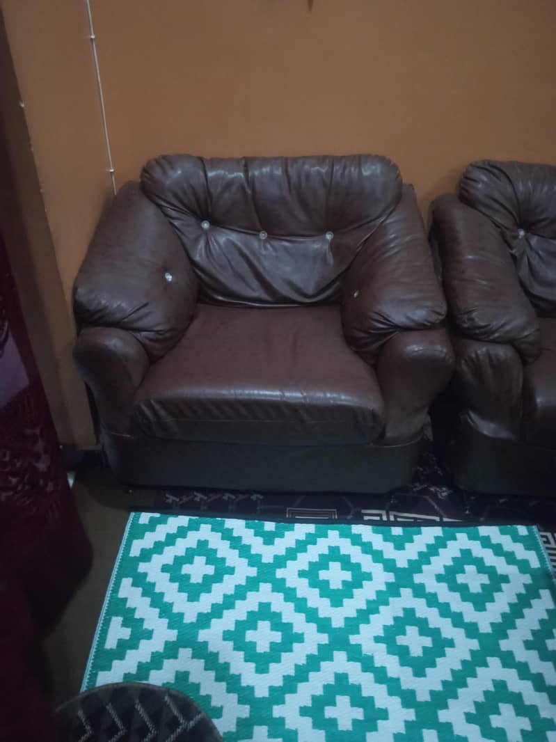 selling sofa set 3