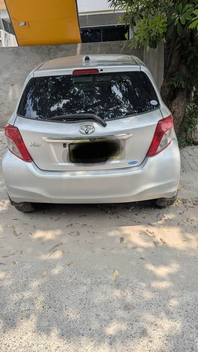 Toyota vitz  2011/14