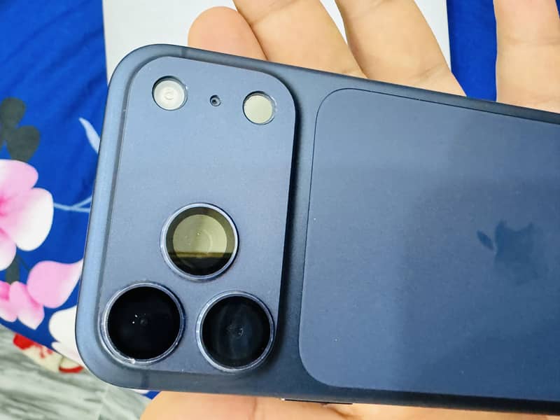 Apple iPhone 17 Pro Max 4