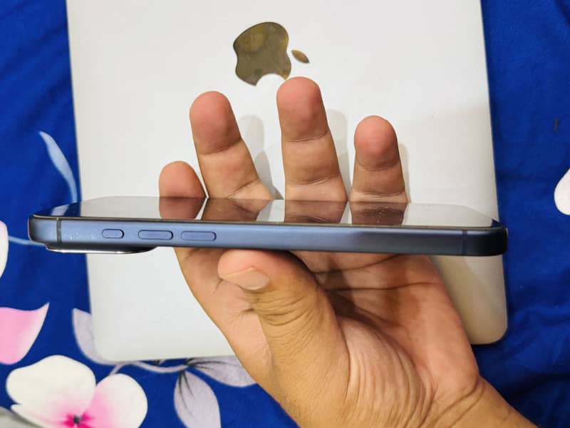 Apple iPhone 17 Pro Max 6