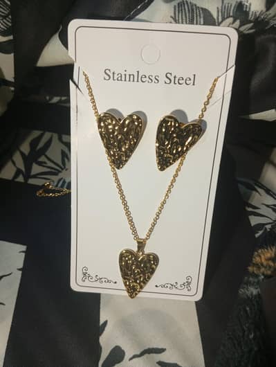 Stainless steel set heart shape set available