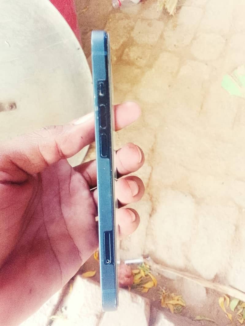 Apple iPhone 13 5