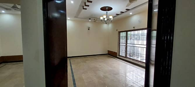 12 Marla House available for rent in G-15