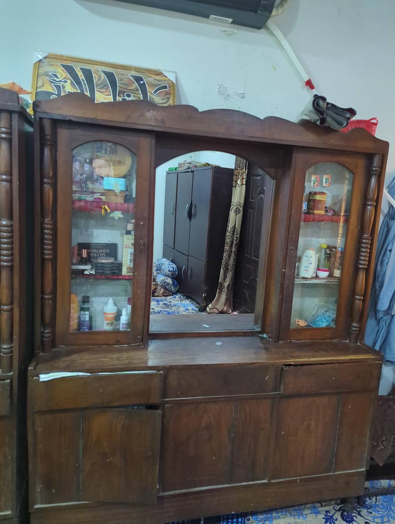Showcase and dressing table 0