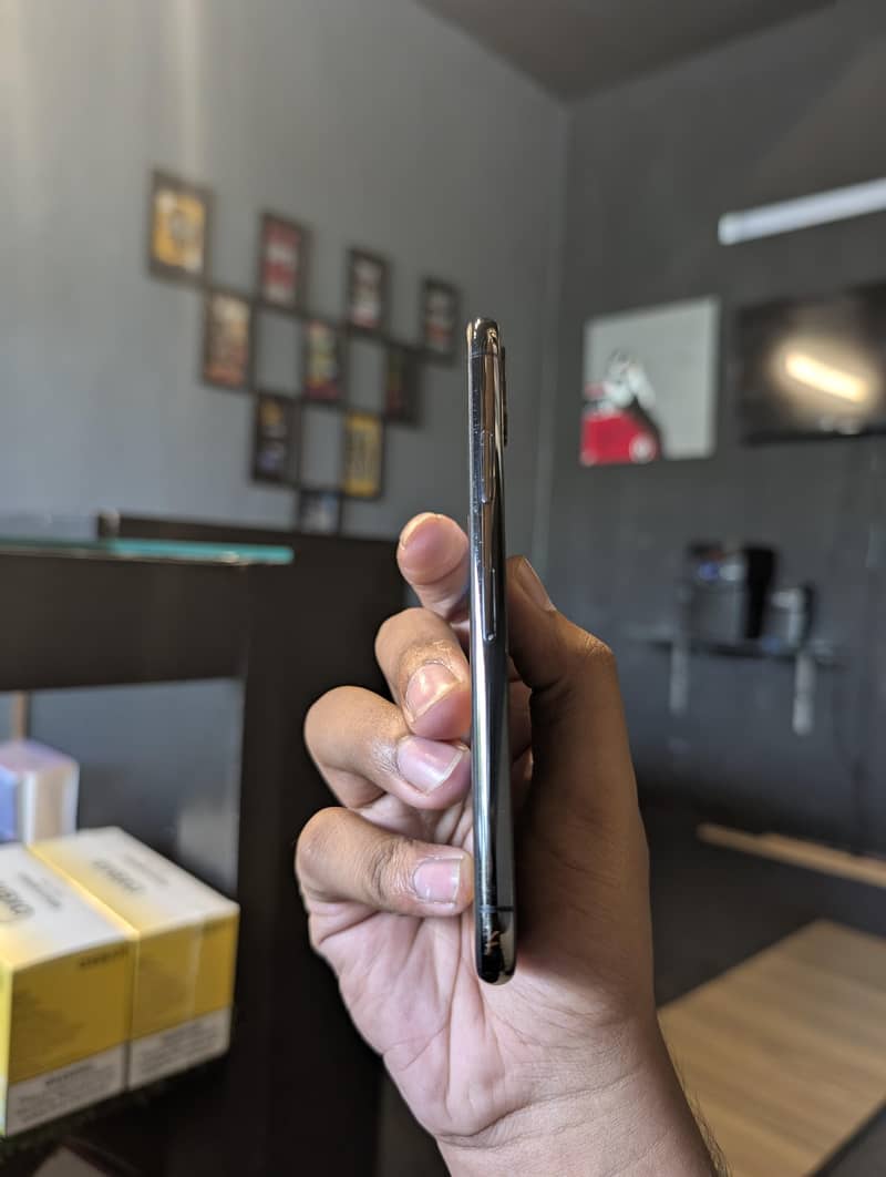 Apple iPhone X 3
