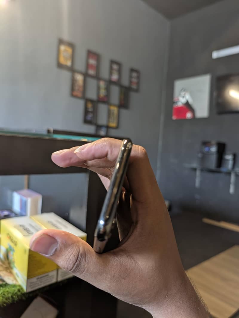 Apple iPhone X 4