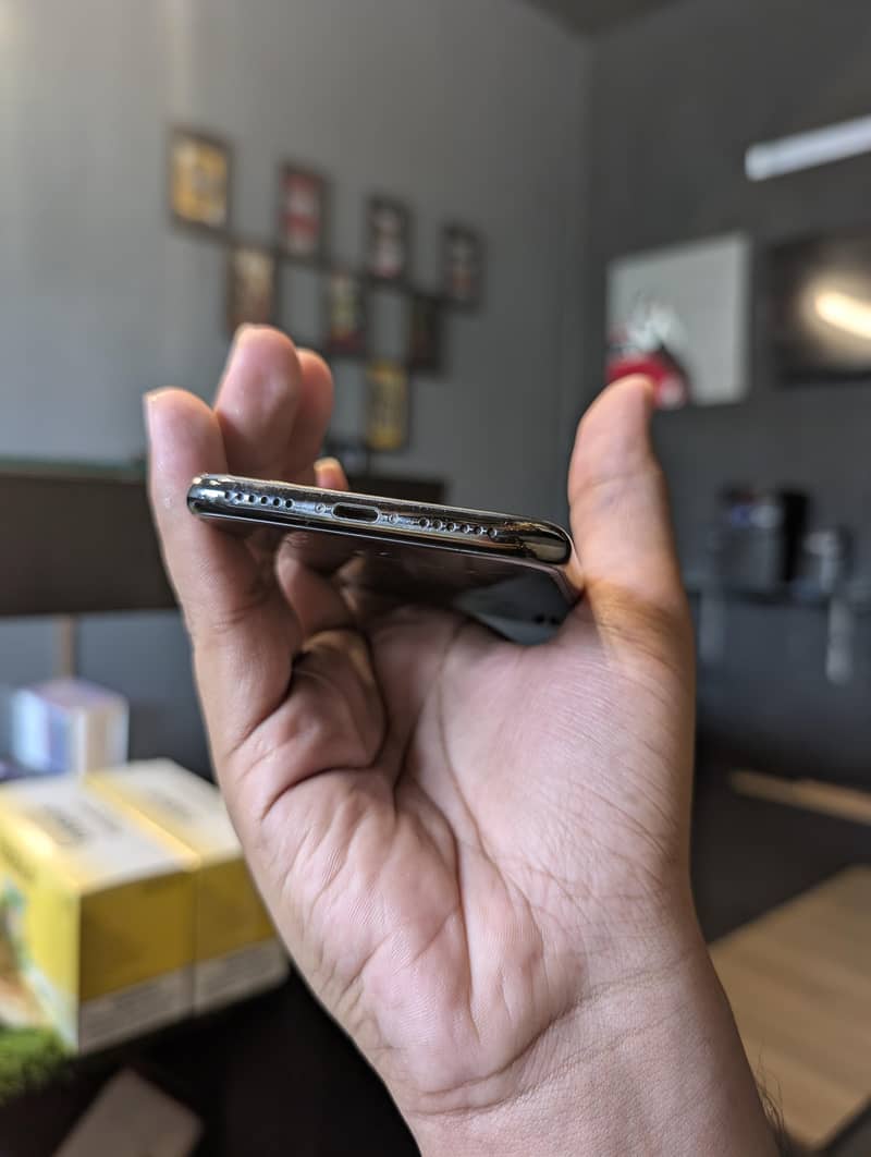 Apple iPhone X 5