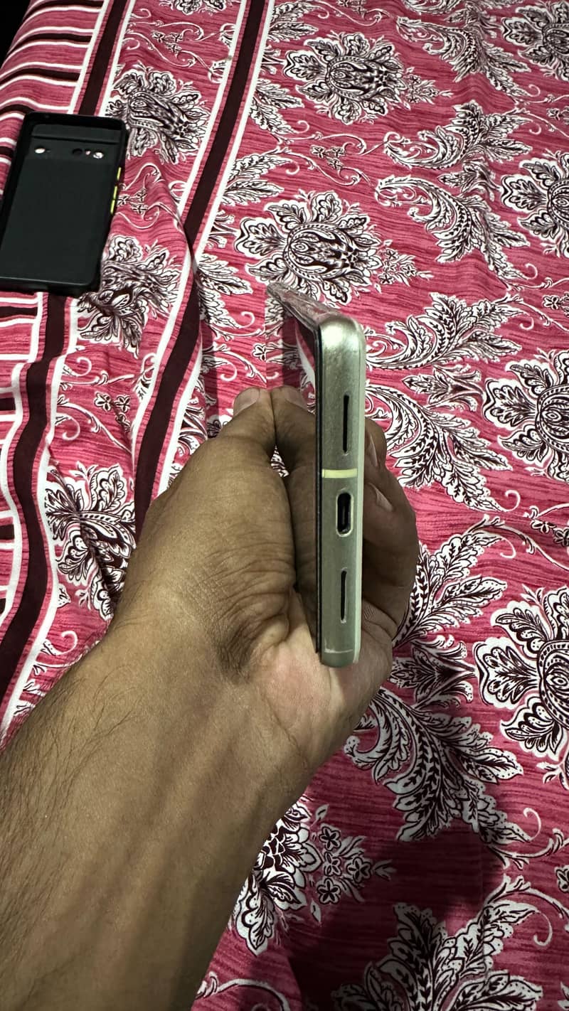 Google Pixel 7 4
