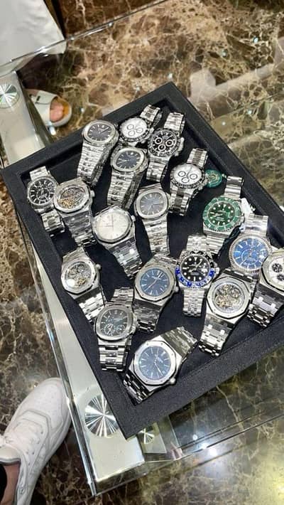 Pr / Box 40k.  each box have 18 piece of watchs