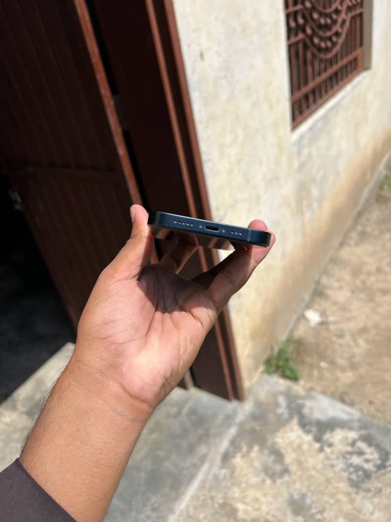 Apple iPhone 14 3