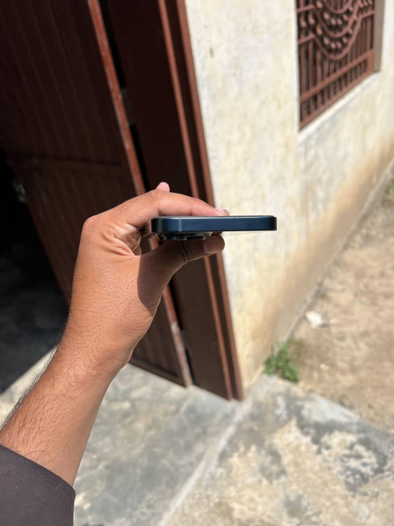 Apple iPhone 14 5