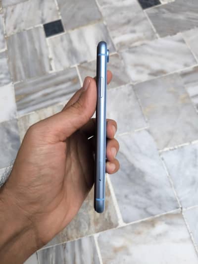 Apple iPhone XR