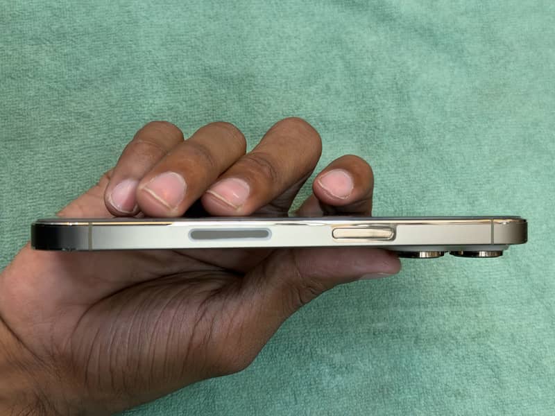 Apple iPhone 14 Pro 0