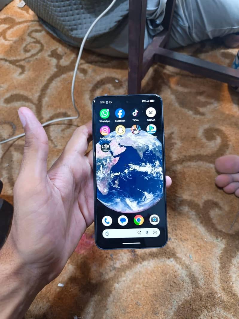 Google pixel 8 5