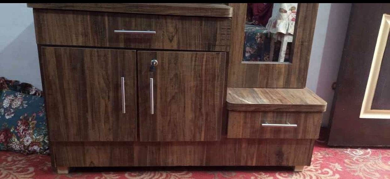 Dressing table 0