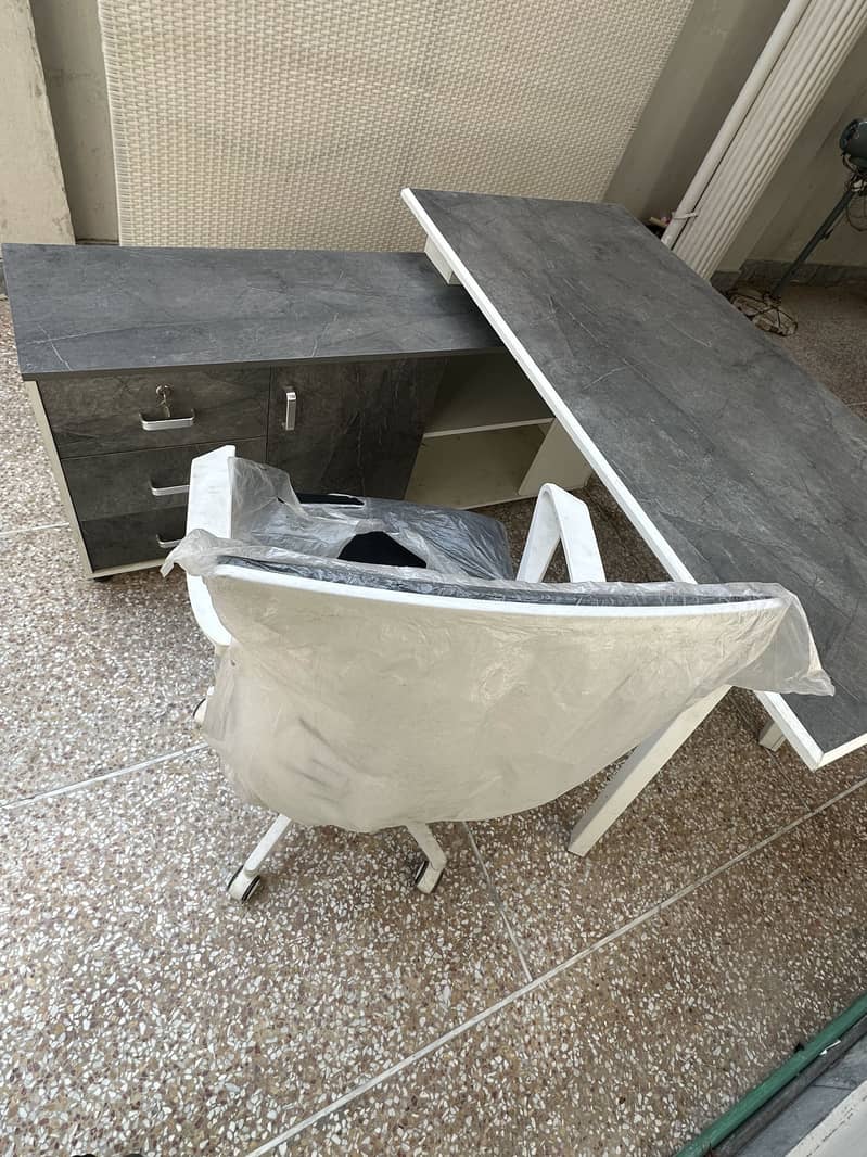 Office Table Executive 2