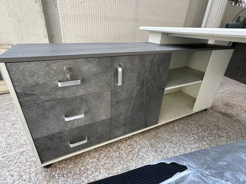 Office Table Executive 3