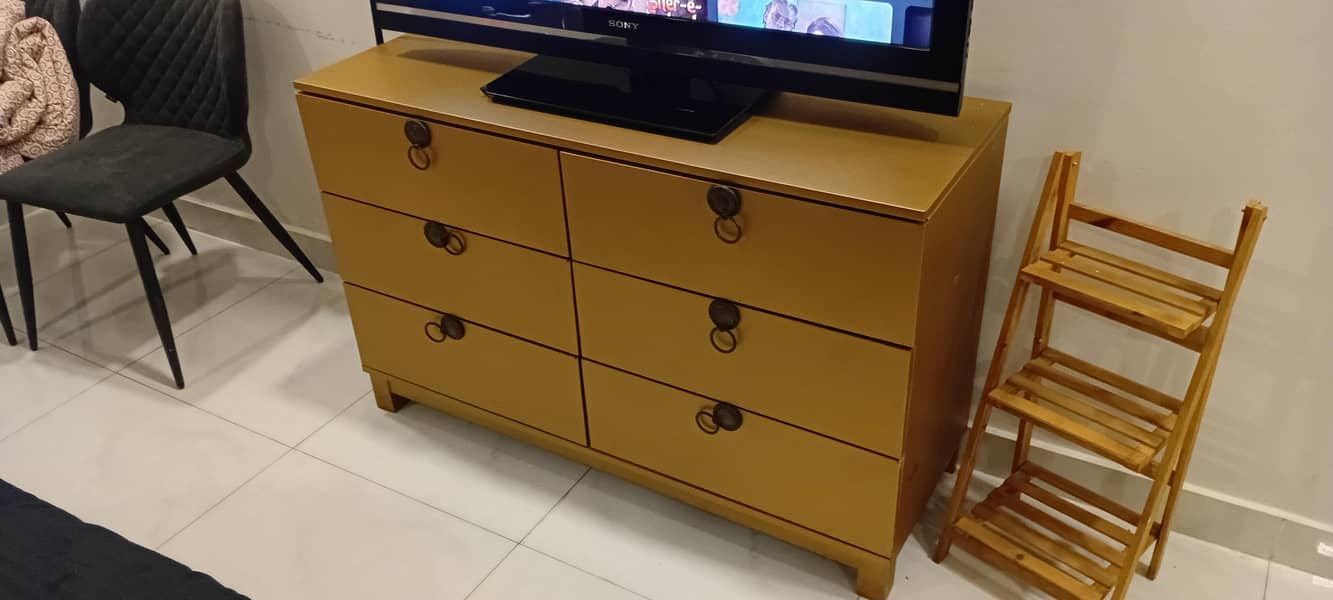 bed and dressing table 1