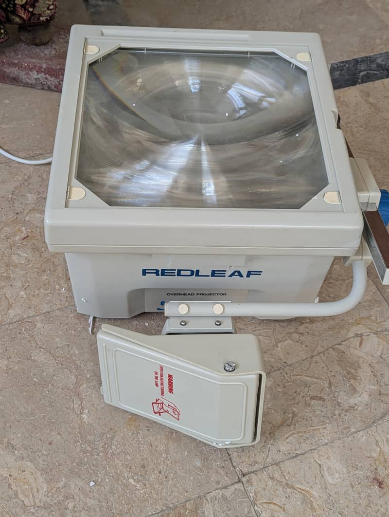 overhead projector 0