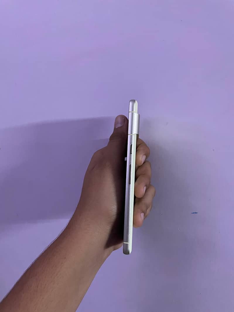 Google Pixel 7 4
