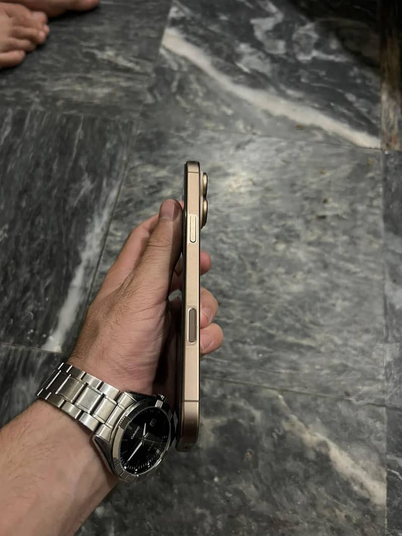 Apple iPhone 16 Pro Max 5