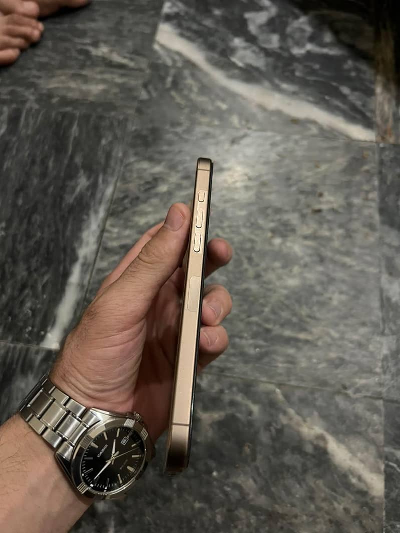 Apple iPhone 16 Pro Max 7