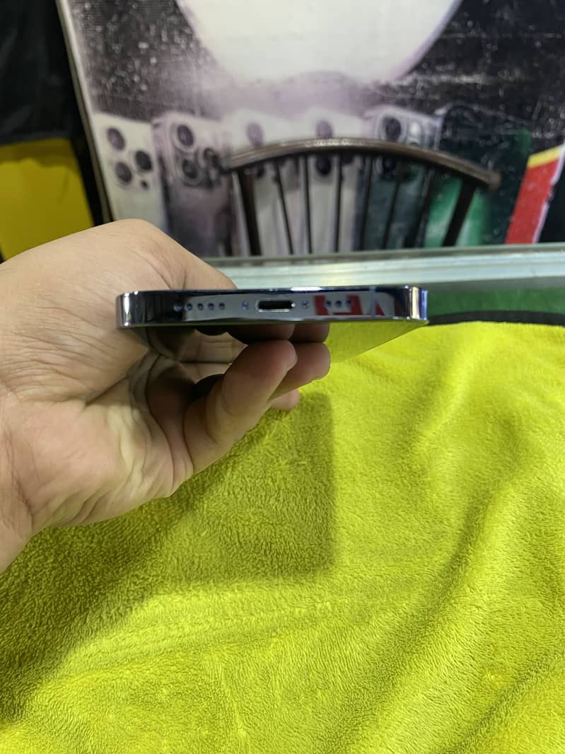 Apple iPhone 13 Pro 2