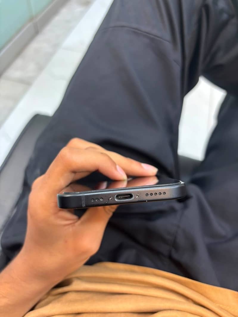 Apple iPhone 15 4