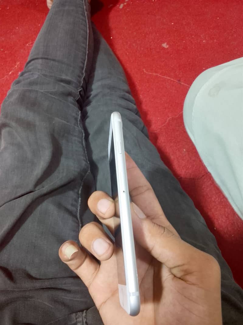 Apple iPhone 8 1