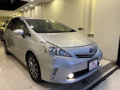 Toyota Prius Alpha 2014