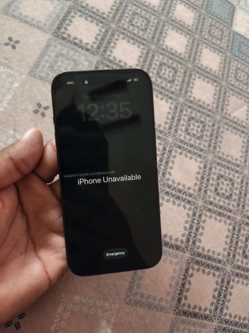 Apple iPhone 15 4