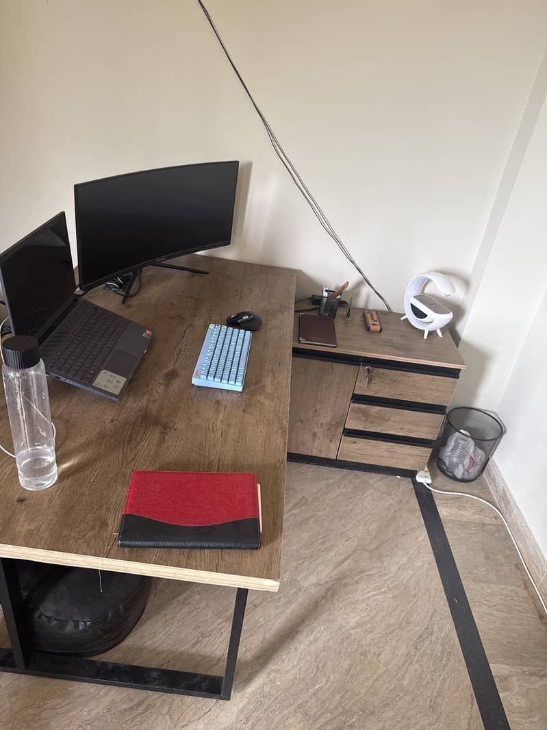 Office Table 0