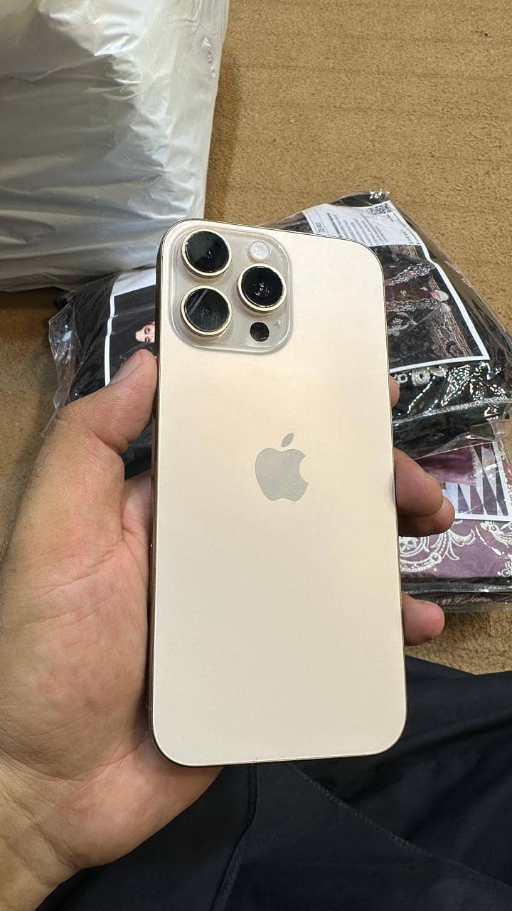 Apple iPhone 16 Pro Max 4