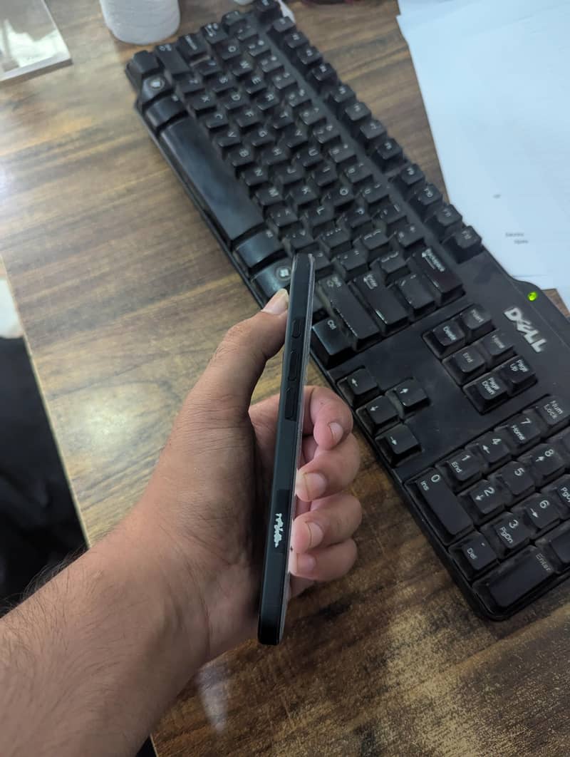 Apple iPhone 16 2