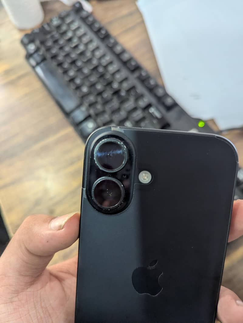 Apple iPhone 16 4