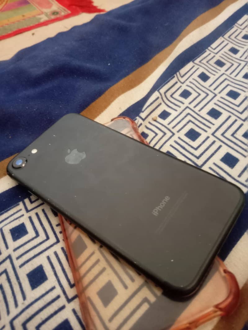 Apple iPhone 7 0