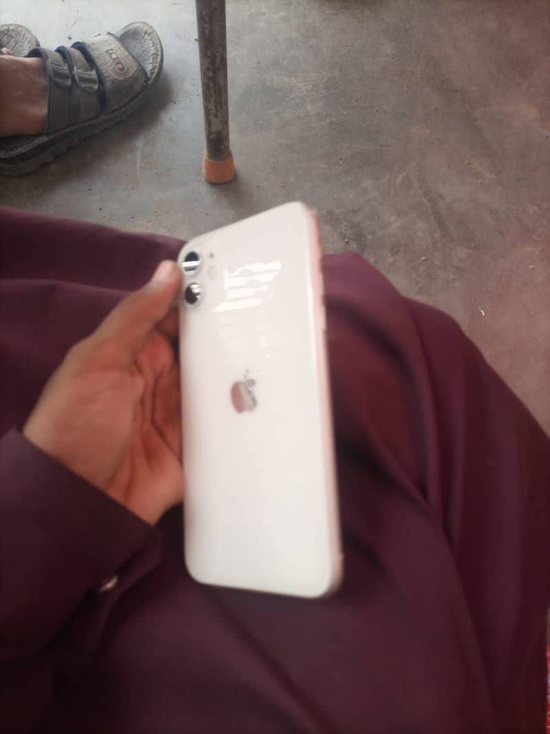 Apple iPhone 11 3