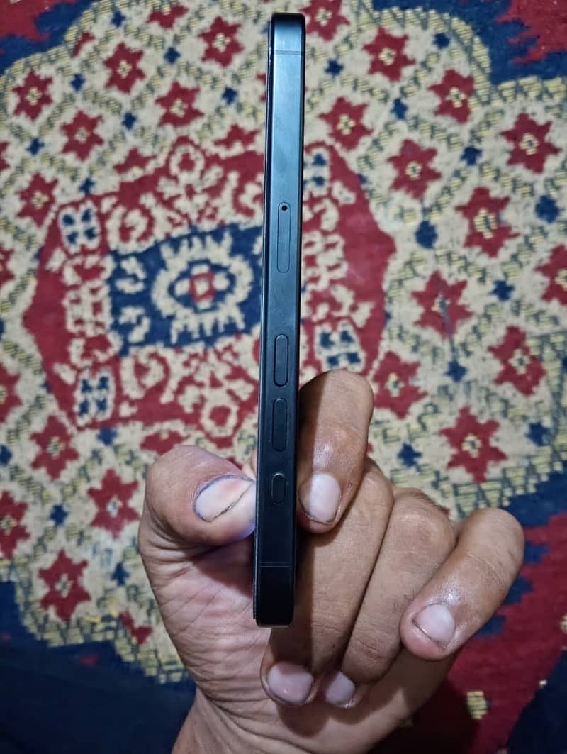 Apple iPhone 15 Pro 3