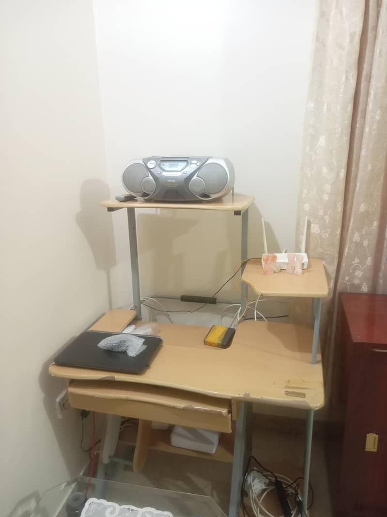 Computer Table 1