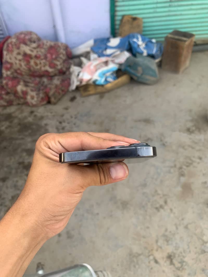 Apple iPhone 13 Pro Max 1