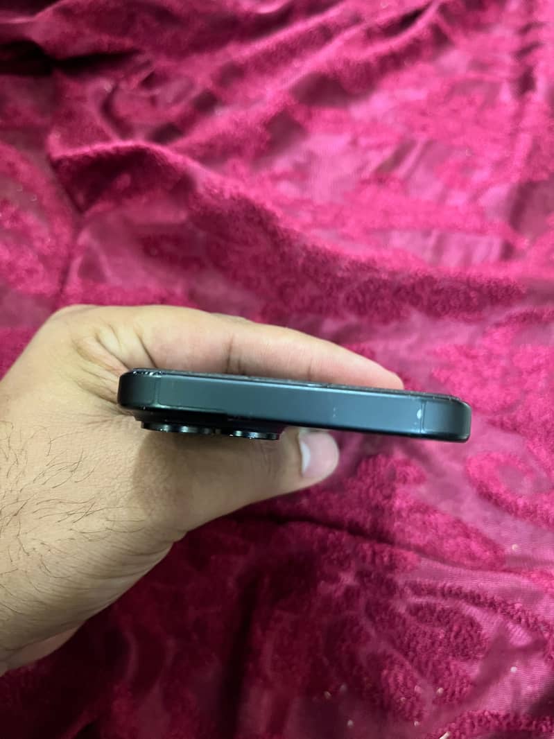 Apple iPhone 15 4