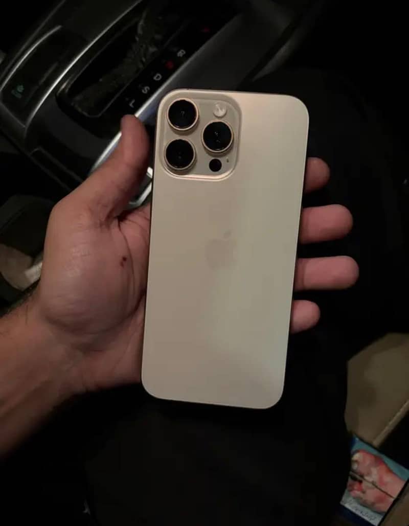 Apple iPhone 16 Pro Max 0