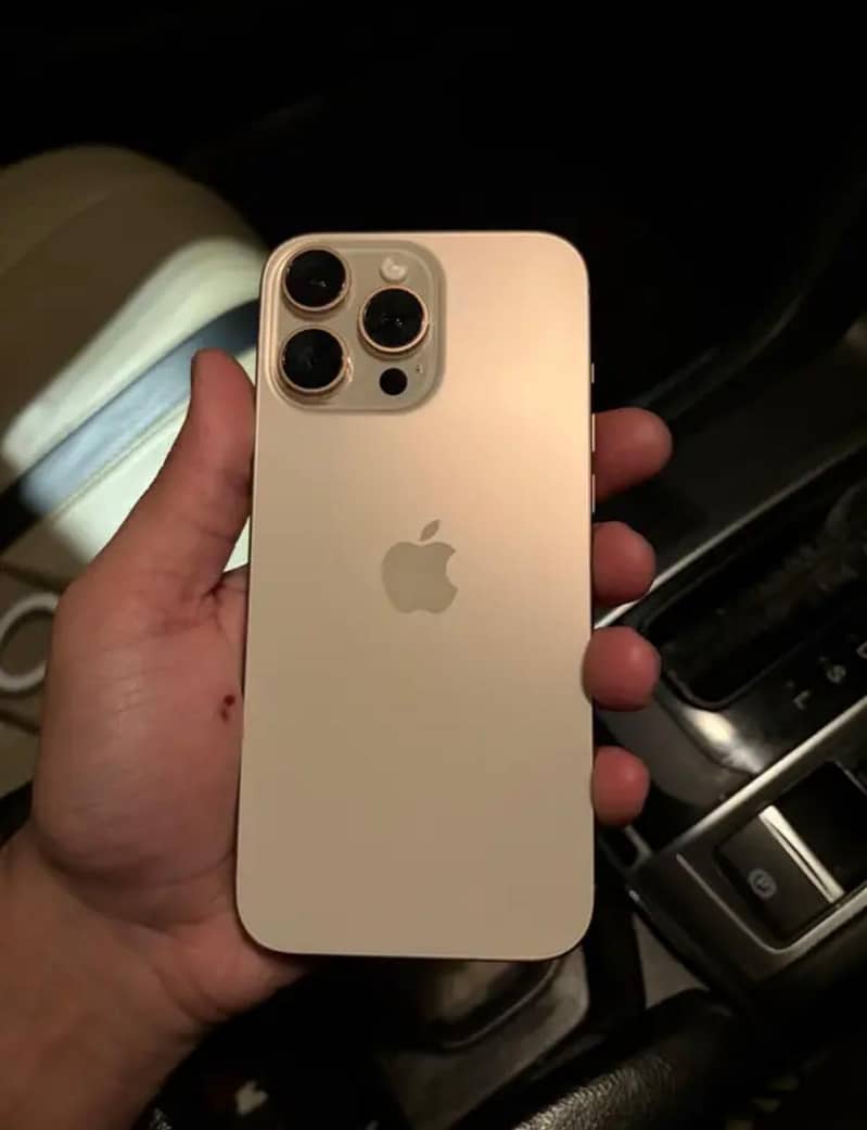 Apple iPhone 16 Pro Max 4