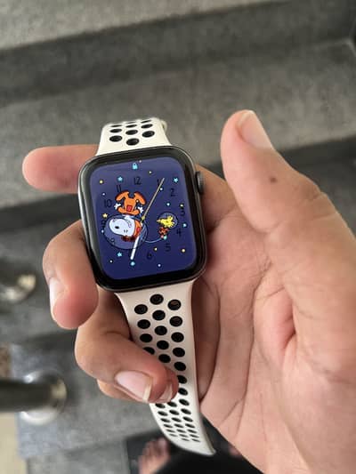 Apple Watch Series 5 Nike Edition, GPS(Aluminum)