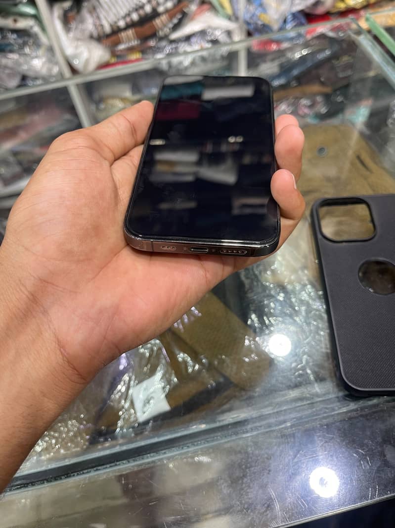 Apple iPhone 13 Pro 1