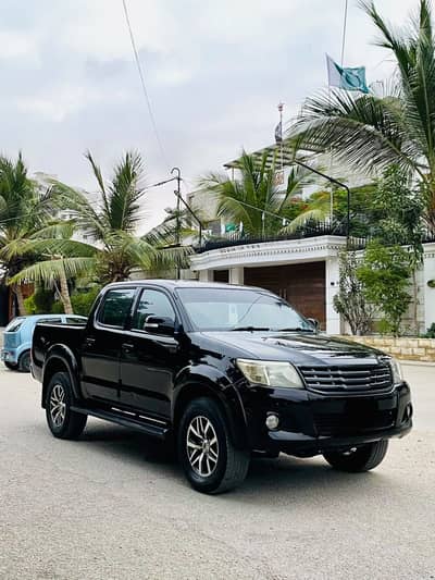 Toyota Hilux Vigo Champ 2011 Model – 4x4, Neat & Clean
