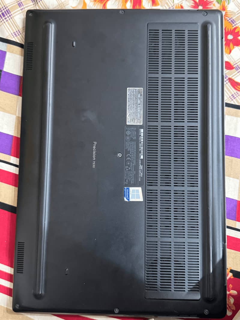 Dell Precision 7530 (Workstation) 4