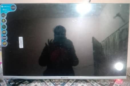 32 inches Grennx led tv in good condition.